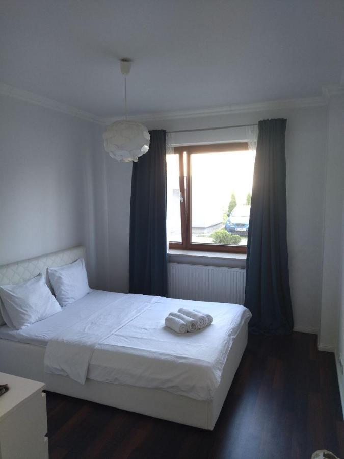 House4you Apartament Sakura Airport Chopin Apartment *